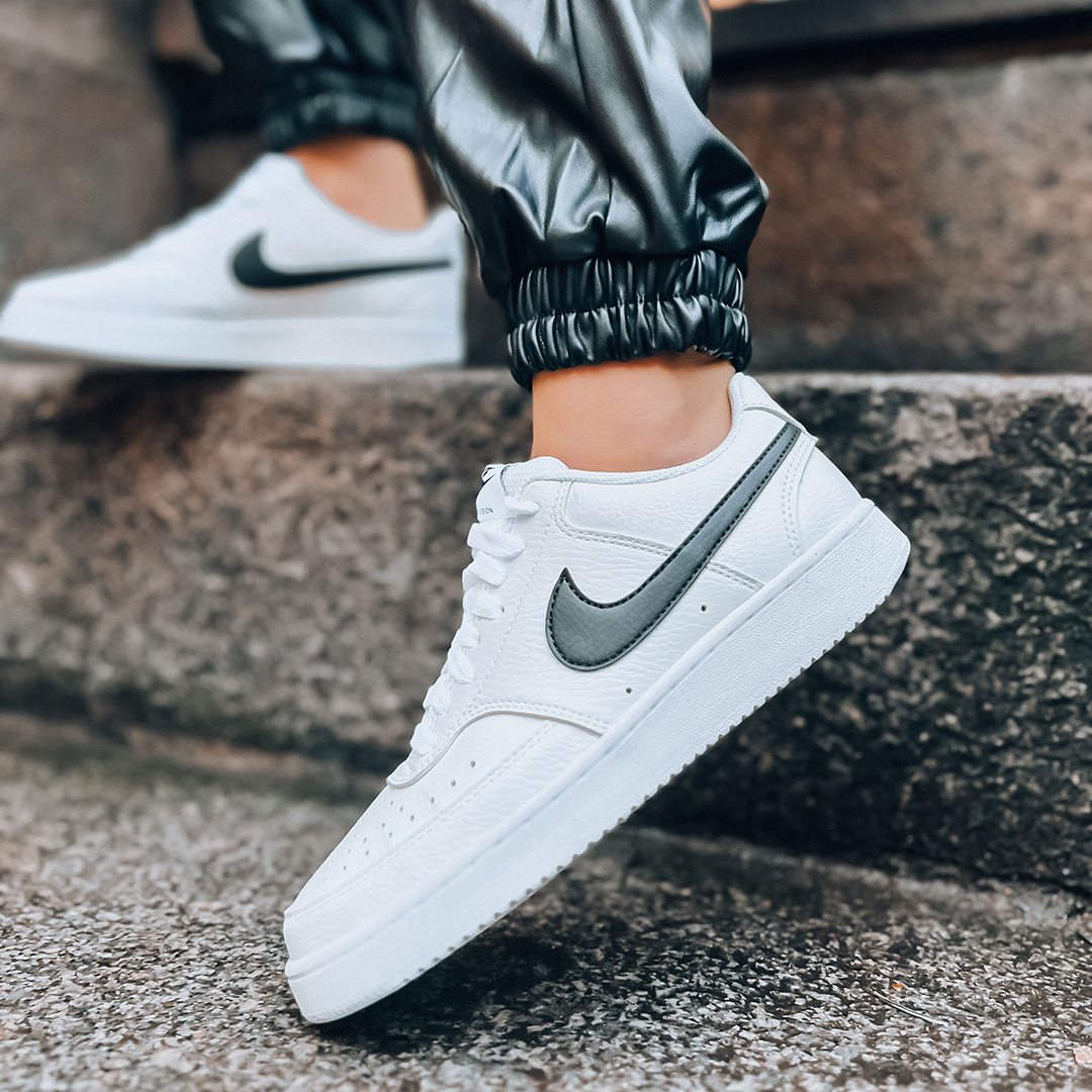 Połącz wygodę i najnowsze trendy. Sprawdź ofertę Deichmann, ciesz się komfortem i bądź na bieżąco ze stylowymi propozycjami!